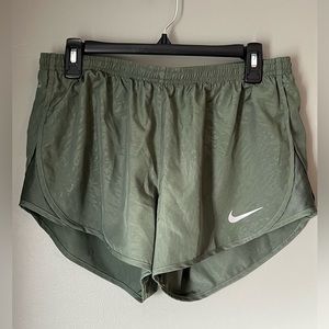 NWT Nike Dri-Fit Tempo Running Shorts - size (M)